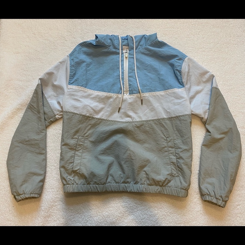 Full Tilt cropped 3/4 zip windbreaker with hoodie, size medium!!!
